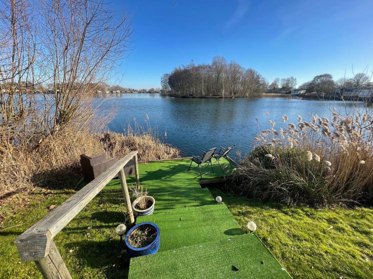 Lakeside Retreat 2 With Hot Tub, Private Fishing Peg Situated At Tattershall Lakes Country Park المظهر الخارجي الصورة